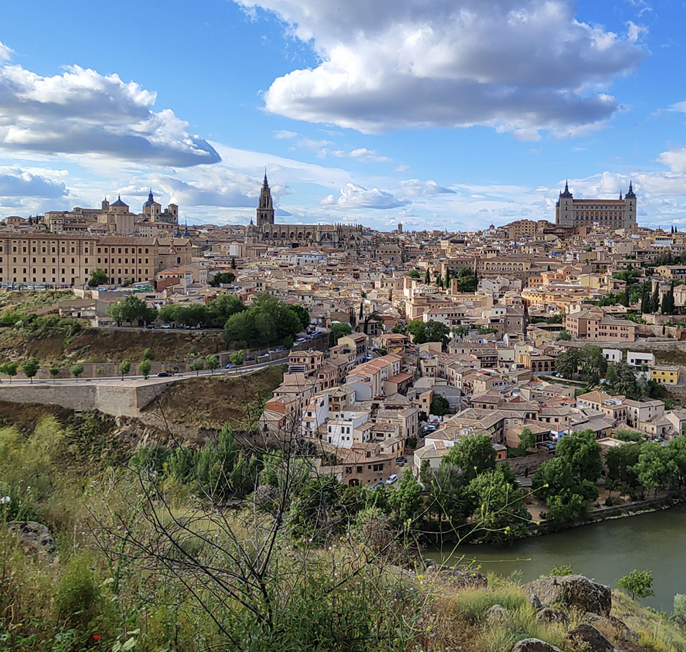 Vista diurna y aérea de Toledo.